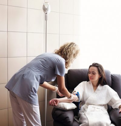 Female,Medical,Practitioner,Inserting,Needle,From,Bottle,Into,Vein,Of